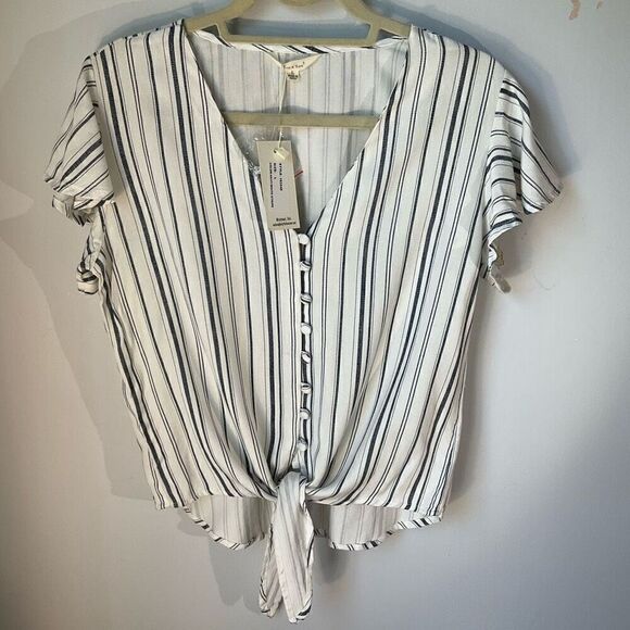 Sim and Sam NWT Tie Waist Flutter Sleeve Button Up, Large. Ivory, Navy coastal - Picture 14 of 16